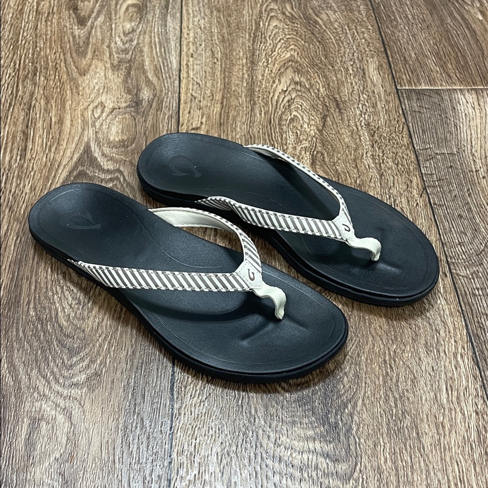 Olukai Ho Opio sandals gray and White striped Flip Flops 6